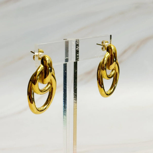 Linked Rings Golden Earrings – Effortlessly Chic & Elegant